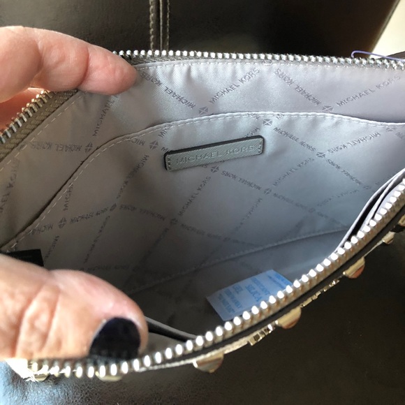 Michael Kors Jet Set XL Zip Clutch/Wristlet NWT - Picture 3 of 6
